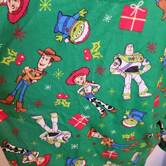 Disney Pixar Toy Story 4 Holiday Pajama Set Green Size XL Buzz Woody Jessie NWT - Picture 8 of 12